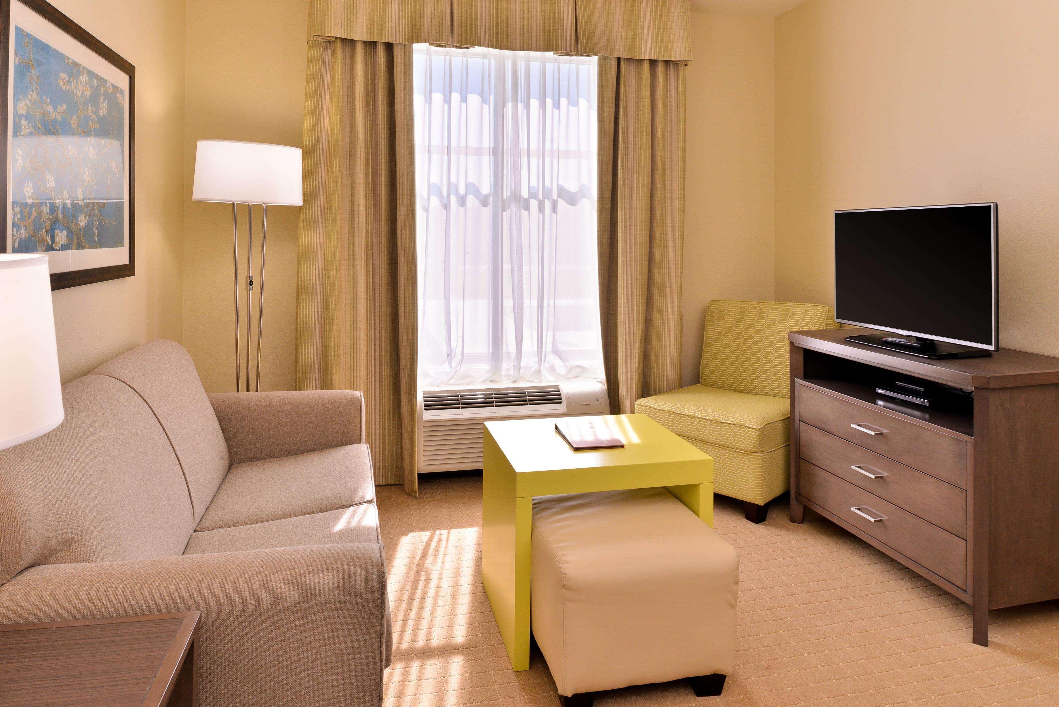 โฮมวู้ด สวีท บาย ฮิลตัน ฮูมา Hotel โฮมา ภายนอก รูปภาพ